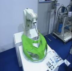 机器人应用于塑料制品切削